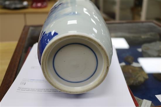 A Chinese blue and white vase H.35cm